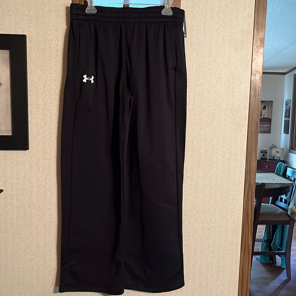 Women’s Under Armour fleece pants with front pockets